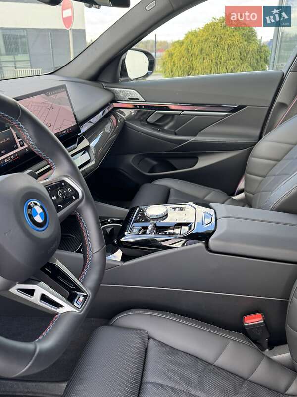 Седан BMW i5 2024 в Львове