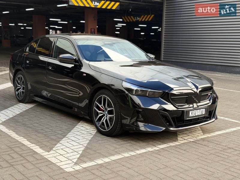 Седан BMW i5 2023 в Киеве