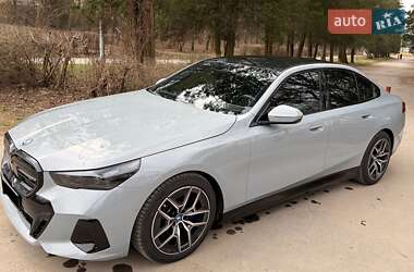 Седан BMW i5 2023 в Львове