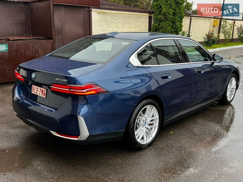 Седан BMW i5 2024 в Рівному