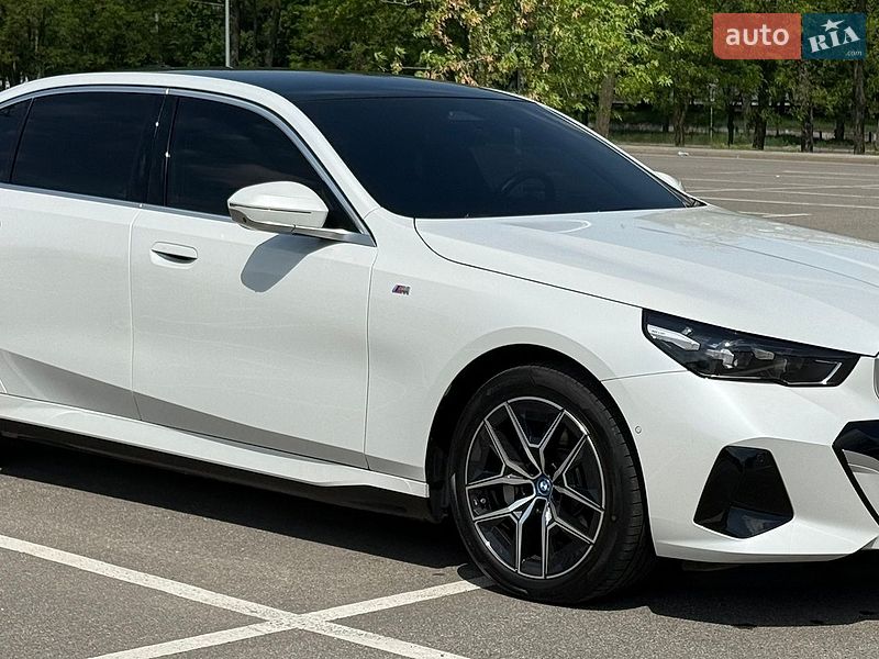 Седан BMW i5 2024 в Киеве