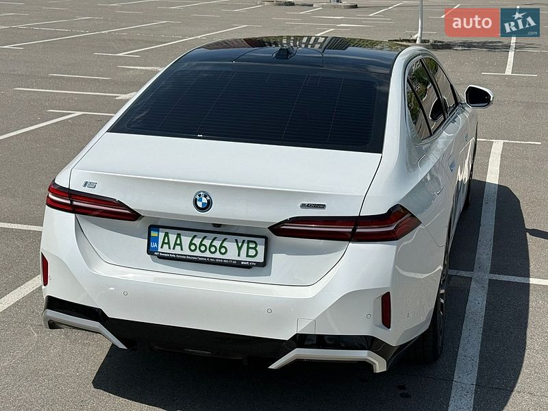 Седан BMW i5 2024 в Киеве