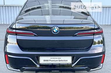 Седан BMW i7 2023 в Дніпрі