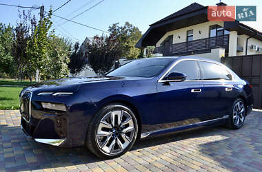 Седан BMW i7 2024 в 