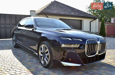 Седан BMW i7 2024 в 