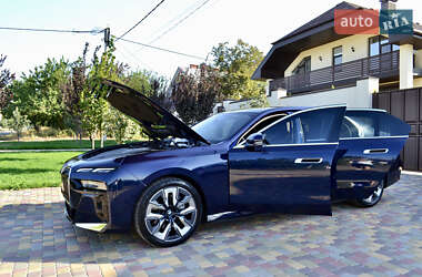 Седан BMW i7 2024 в 