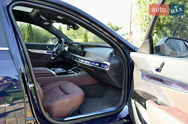 Седан BMW i7 2024 в 