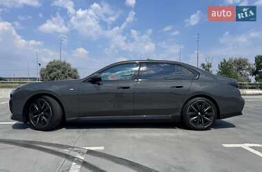 Седан BMW i7 2022 в Києві