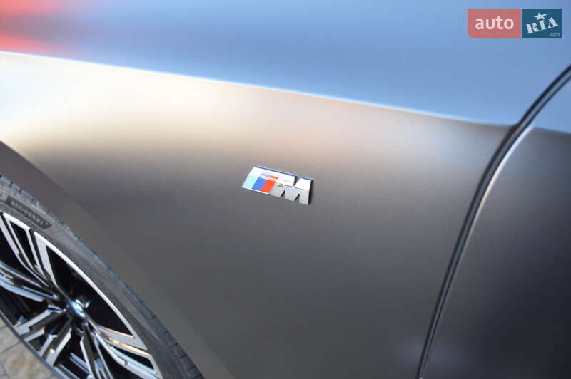 Седан BMW i7 2022 в Львове