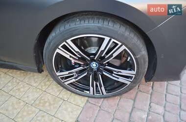 Седан BMW i7 2022 в 