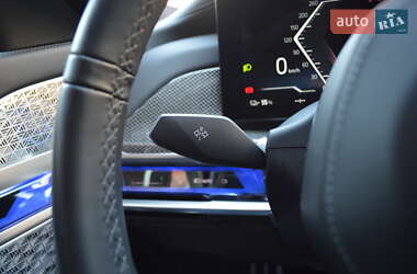 Седан BMW i7 2022 в 