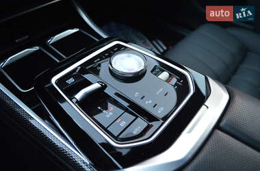 Седан BMW i7 2022 в 