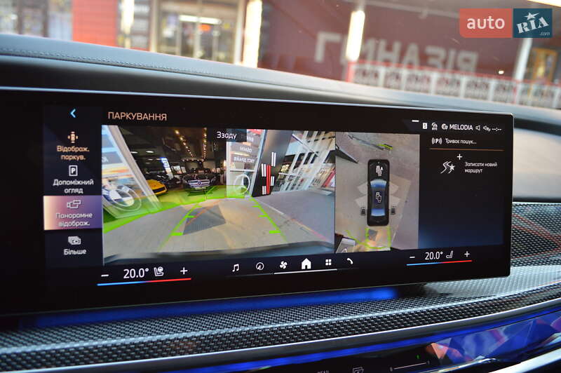 Седан BMW i7 2022 в Львове