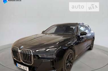 Седан BMW i7 2023 в Ровно