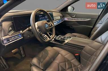 Седан BMW i7 2023 в Ровно