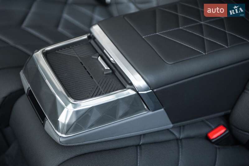 Седан BMW i7 2023 в Одессе