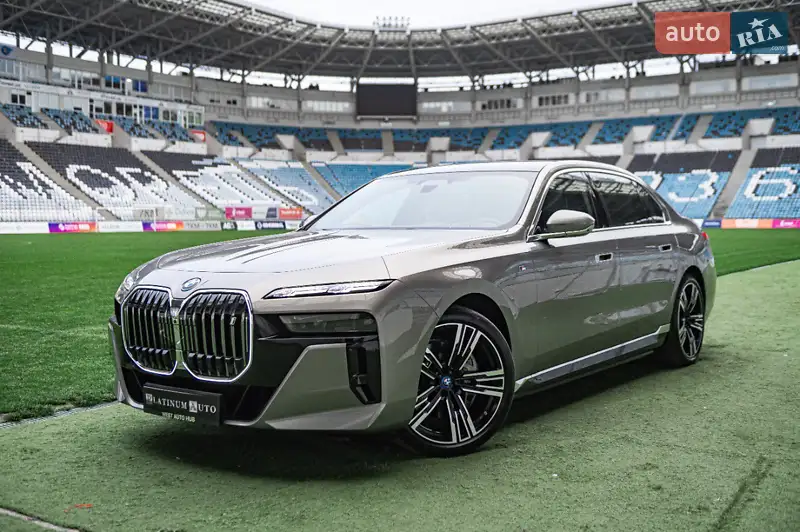 BMW i7
