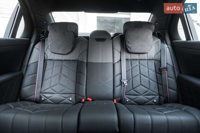 Седан BMW i7 2023 в Одессе