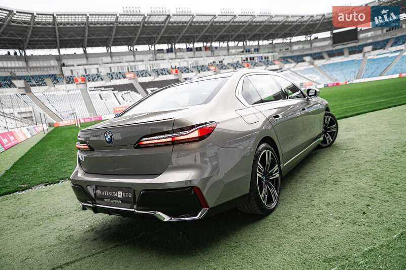 Седан BMW i7 2023 в Одессе