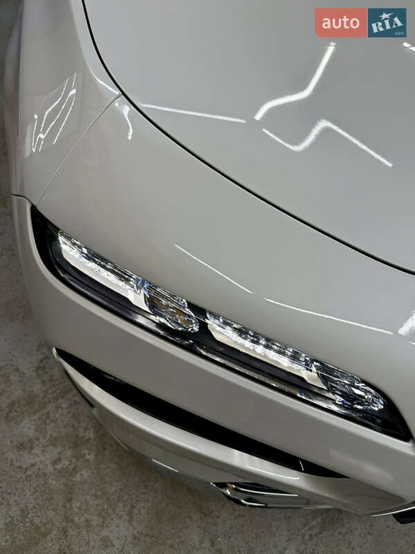 Седан BMW i7 2022 в Киеве