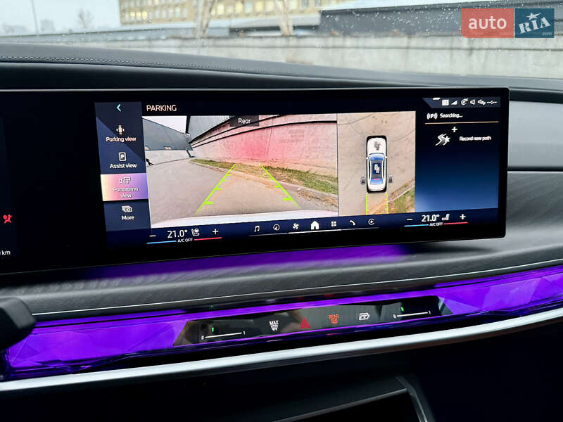 Седан BMW i7 2022 в Киеве