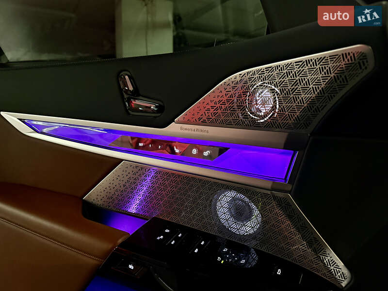 Седан BMW i7 2022 в Киеве