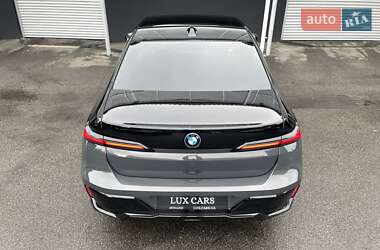 Седан BMW i7 2023 в Киеве