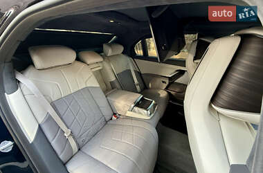 Седан BMW i7 2023 в 