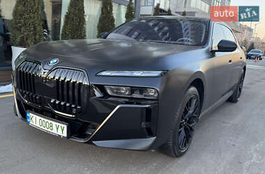 Седан BMW i7 2022 в Киеве