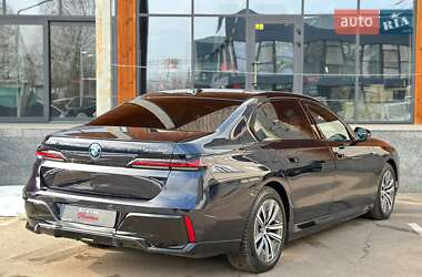 Седан BMW i7 2023 в Киеве