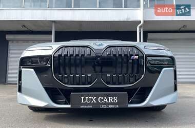 Седан BMW i7 2023 в 