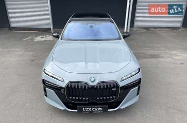 Седан BMW i7 2023 в 