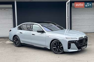 Седан BMW i7 2023 в 