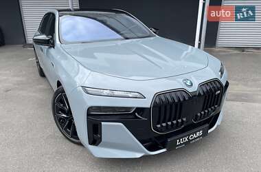 Седан BMW i7 2023 в 