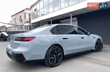 Седан BMW i7 2023 в 