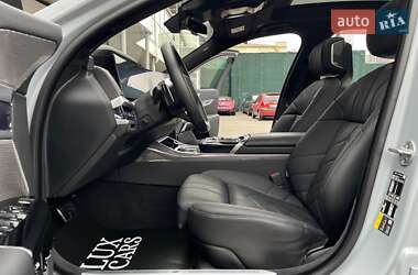Седан BMW i7 2023 в 