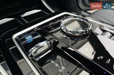 Седан BMW i7 2023 в 