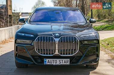 Седан BMW i7 2022 в 
