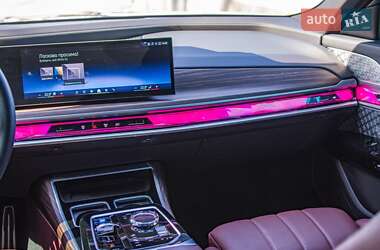 Седан BMW i7 2022 в 