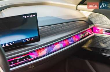 Седан BMW i7 2022 в 