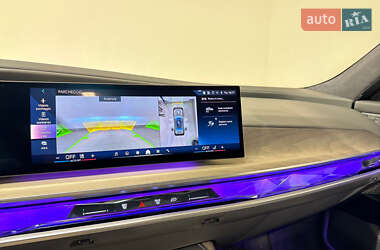Седан BMW i7 2022 в 