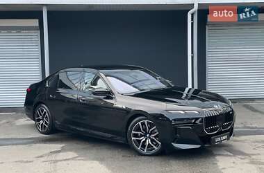 Седан BMW i7 2023 в Киеве