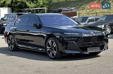 Седан BMW i7 2023 в Киеве