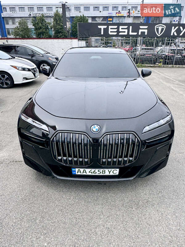 Седан BMW i7 2023 в Києві