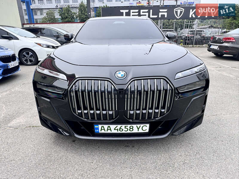 Седан BMW i7 2023 в Києві