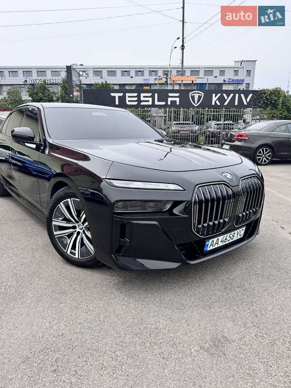 Седан BMW i7 2023 в Києві