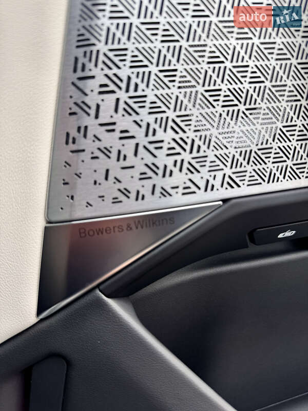 Седан BMW i7 2023 в Києві