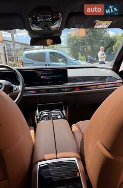 Седан BMW i7 2023 в Києві
