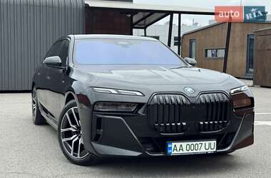 Седан BMW i7 2023 в Киеве