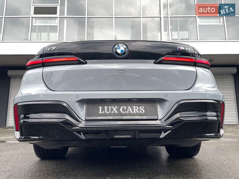 Седан BMW i7 2023 в Киеве